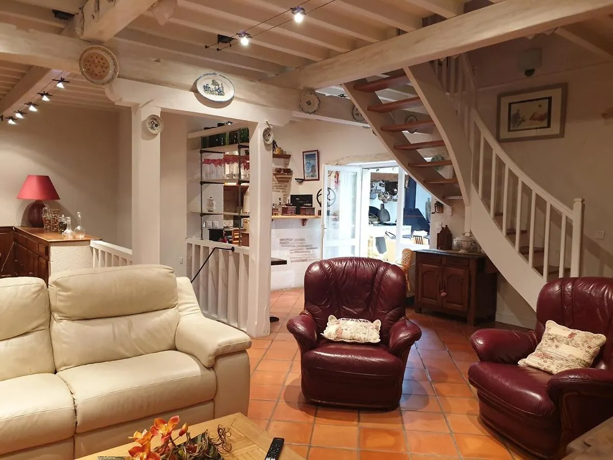Chez Daniele - Maison Au Coeur Du Village De Lalbenque 0*,  Франция