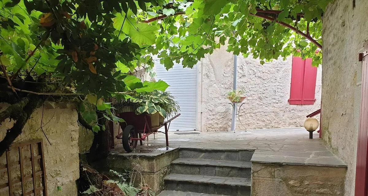 Chez Daniele - Maison Au Coeur Du Village De Lalbenque Дом отдыха